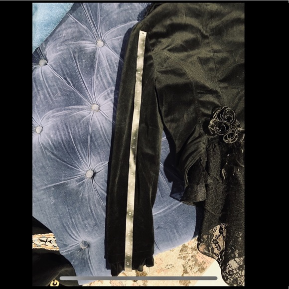 Velvet goth style jacket with lace - Picture 9 of 10